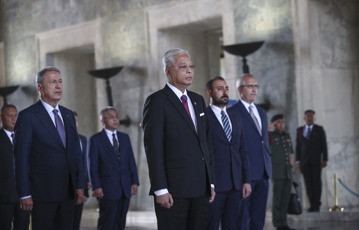 Malezya Başbakanı Anıtkabir'i Ziyaret Etti