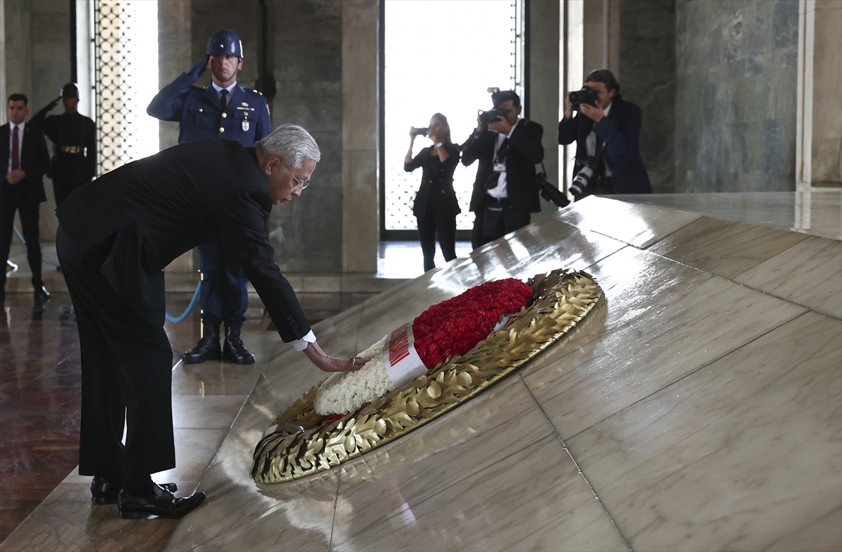 Malezya Başbakanı Anıtkabir'i Ziyaret Etti