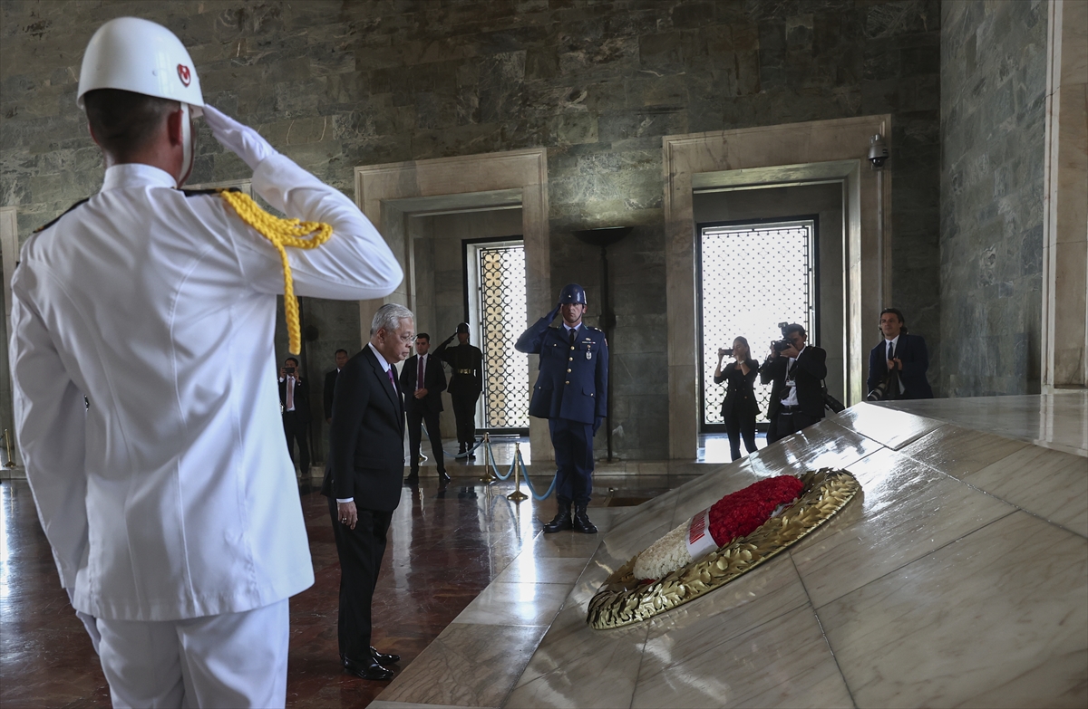 Malezya Başbakanı Anıtkabir'i Ziyaret Etti