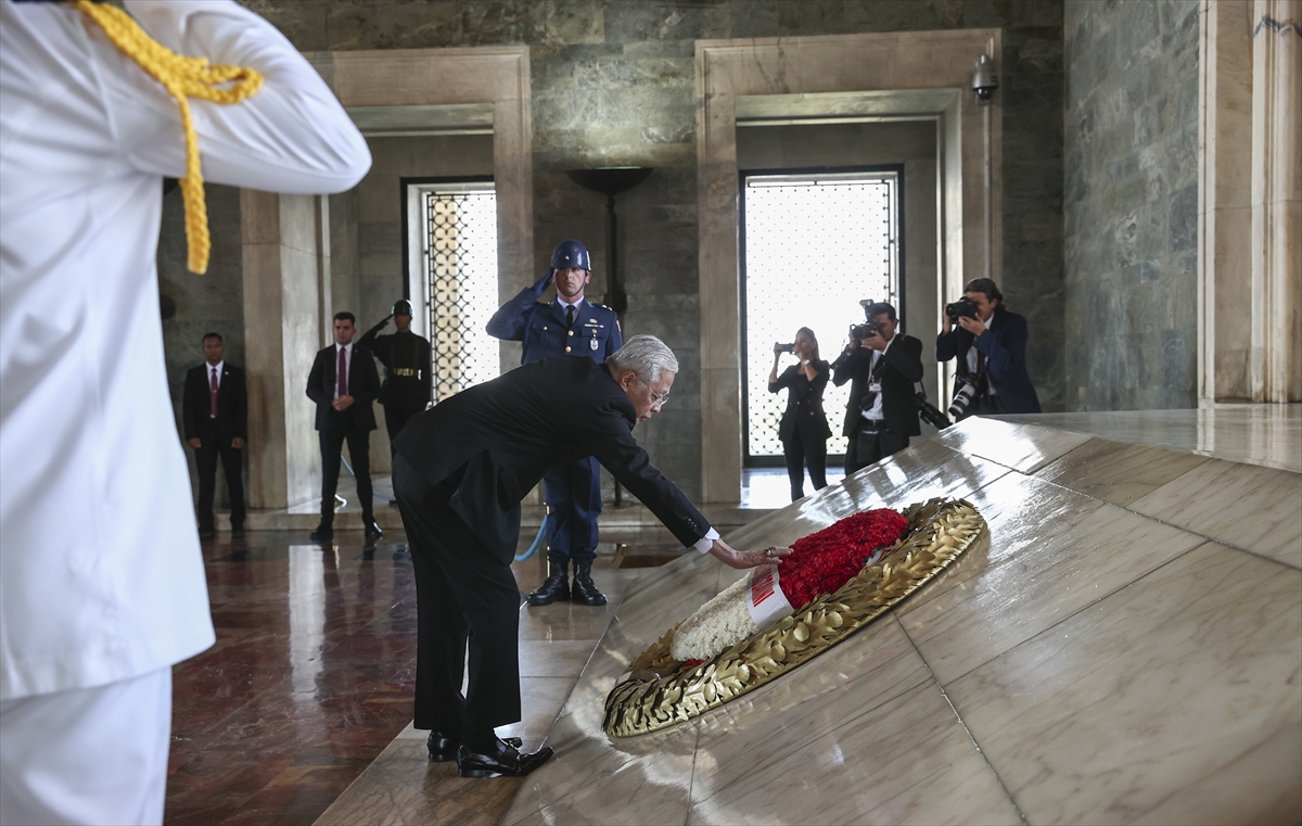 Malezya Başbakanı Anıtkabir'i Ziyaret Etti