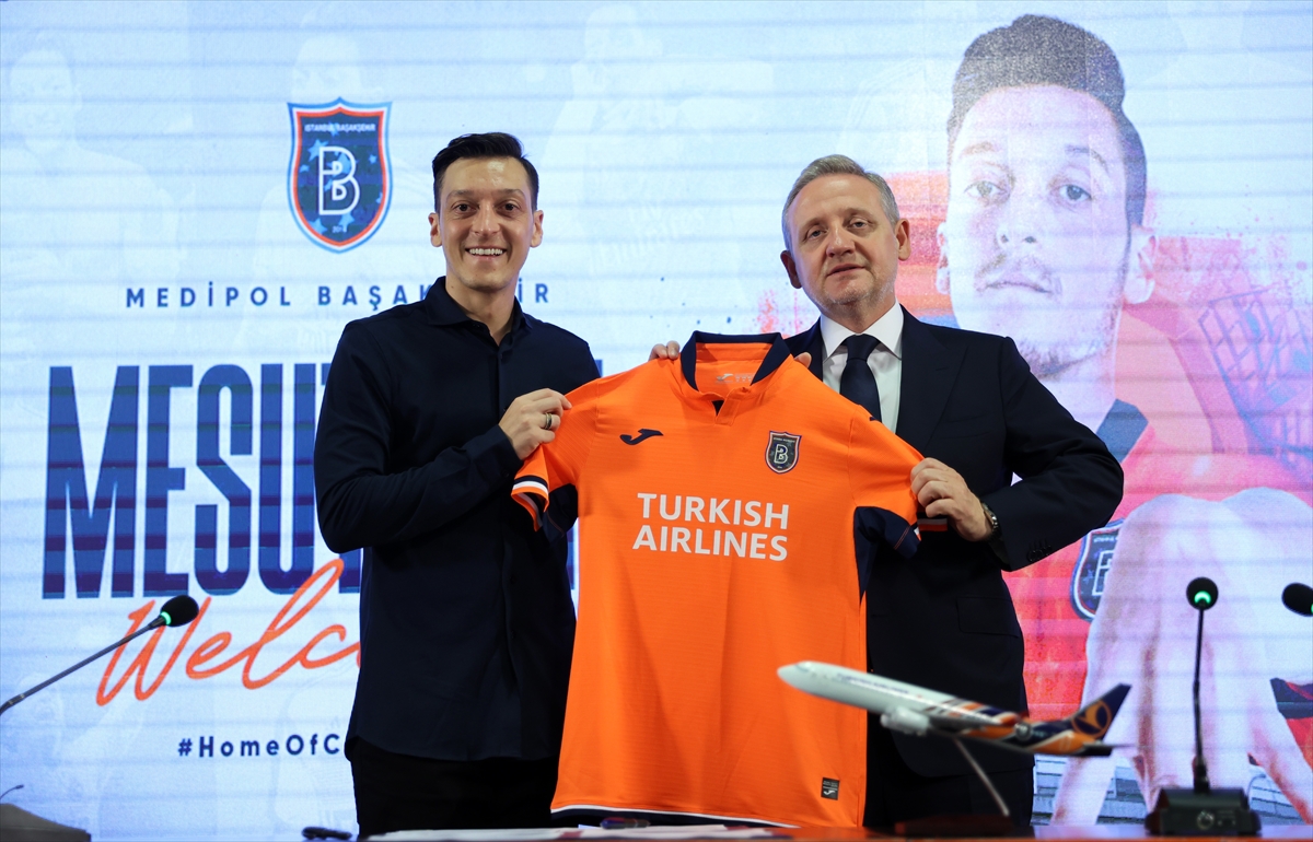 Mesut Özil Başakşehirde!