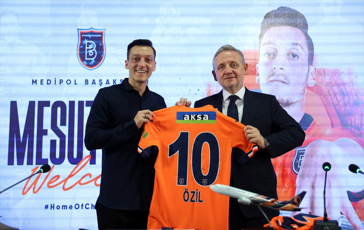 Mesut Özil Başakşehirde!