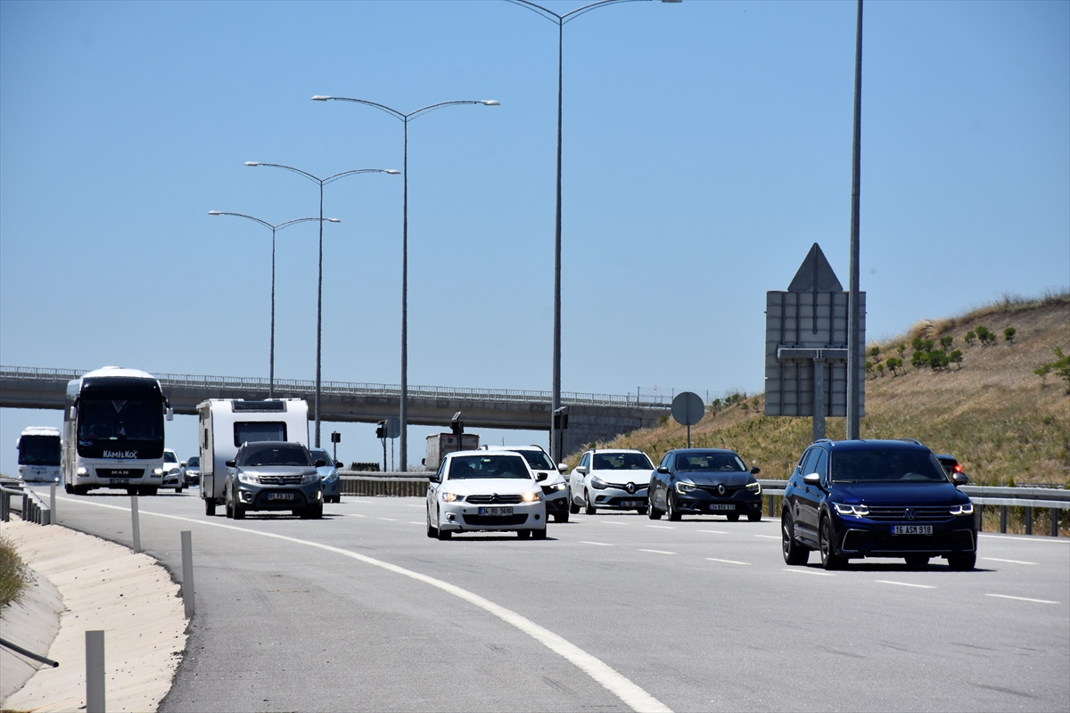 İstanbul-İzmir Otoyolu'nda Hafta Sonunda Tatil Dönüşü Yoğunluğu Yaşandı