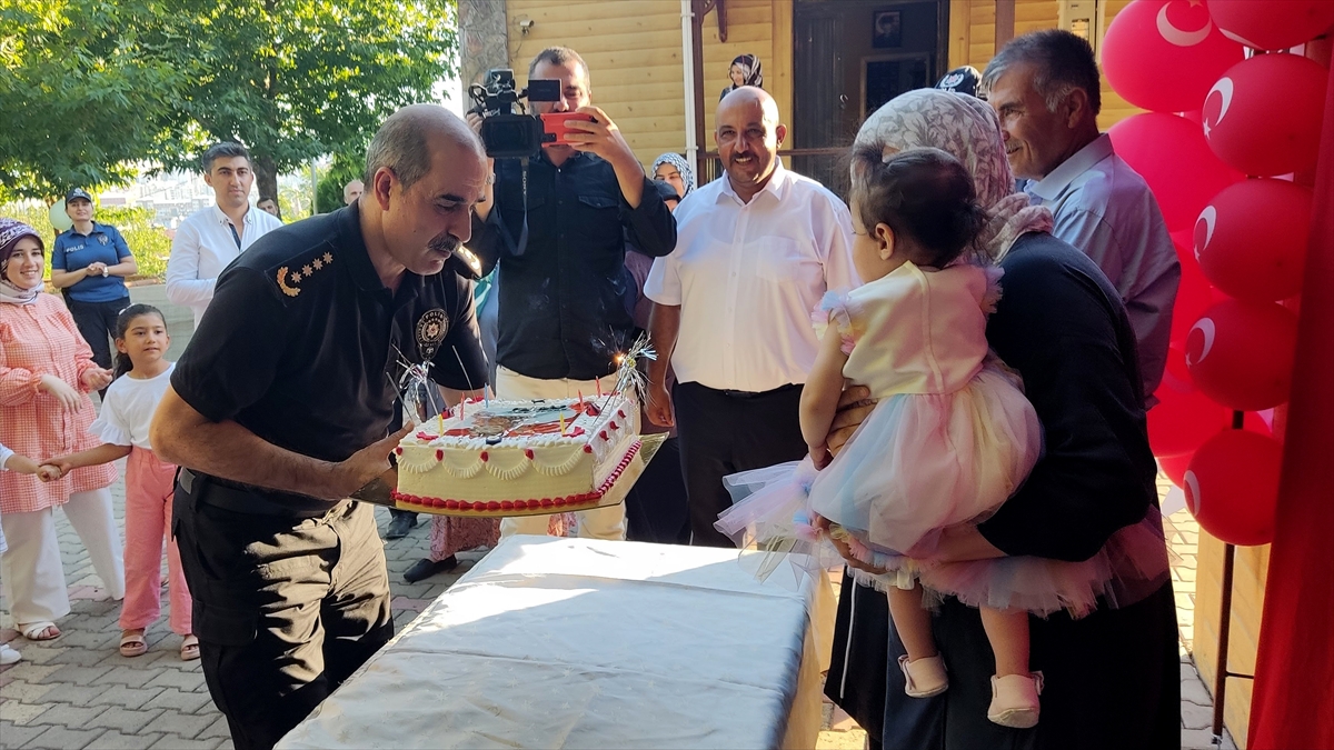 Kahramanmaraş'ta şehit polisin 1 yaşına giren kızı için doğum günü sürprizi