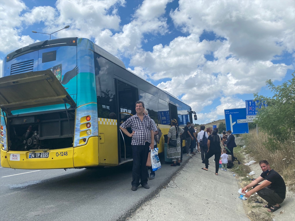 İETT Otobüsünün Arızalanması Nedeniyle İstanbul Havalimanı Yolcuları Yolda Kaldı