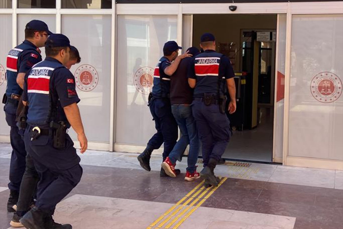 İzmir'de Aranan 13 Suçlu Yakalandı
