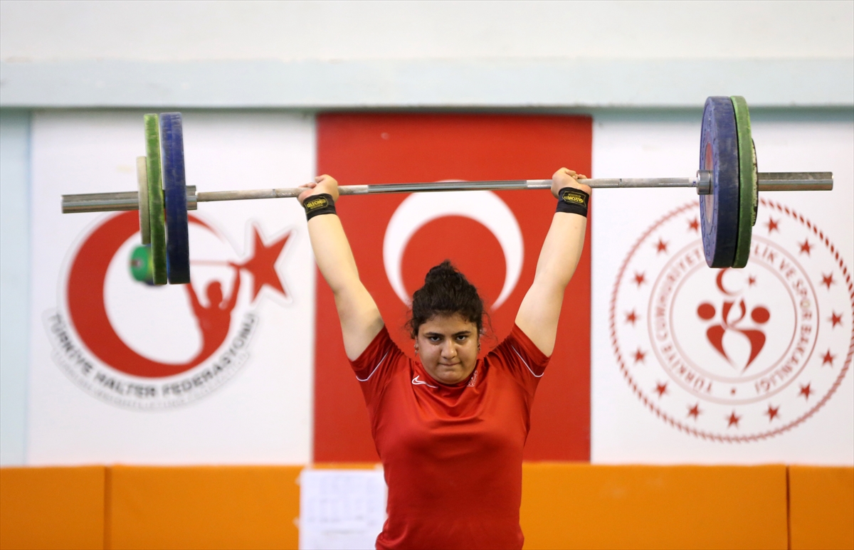 Yıldız Kadınlar Halter Milli Takımı, Avrupa Şampiyonluğu İçin Form Tutuyor