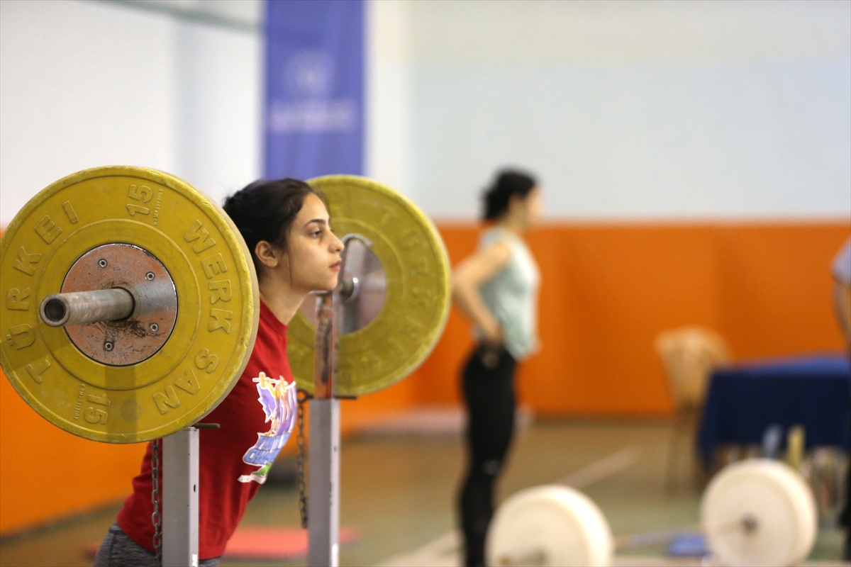 Yıldız Kadınlar Halter Milli Takımı, Avrupa Şampiyonluğu İçin Form Tutuyor