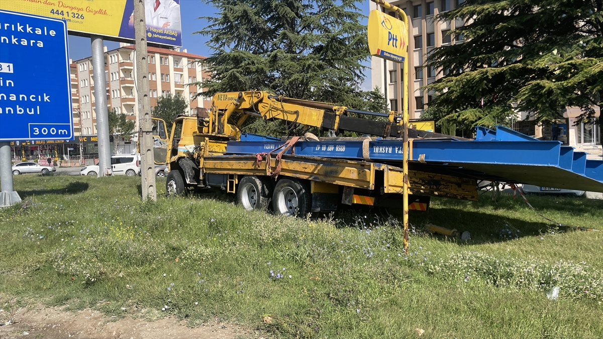 Çorum'da Freni Patlayan Vincin Kaldırımda Çarptığı İki Yaya Hayata Gözlerini Yumdu