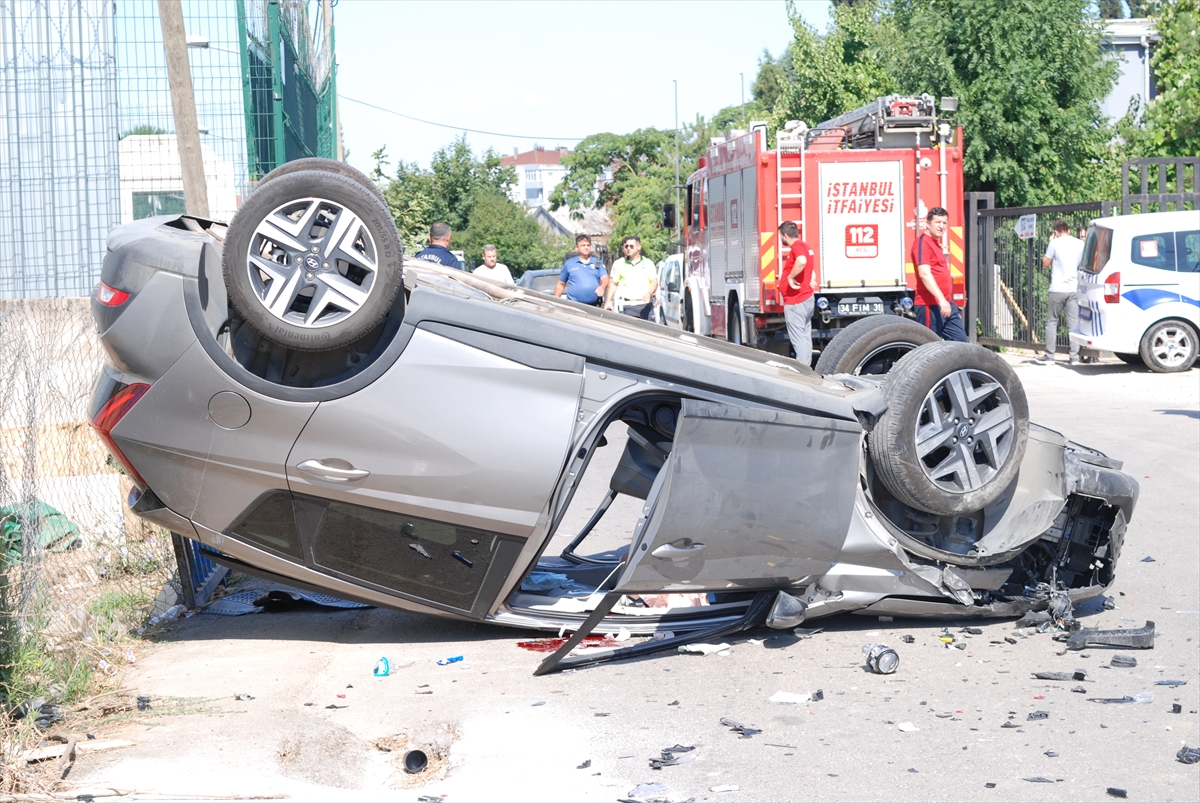 Tuzla'da Otomobil Devrildi! Sürücü Yaralandı