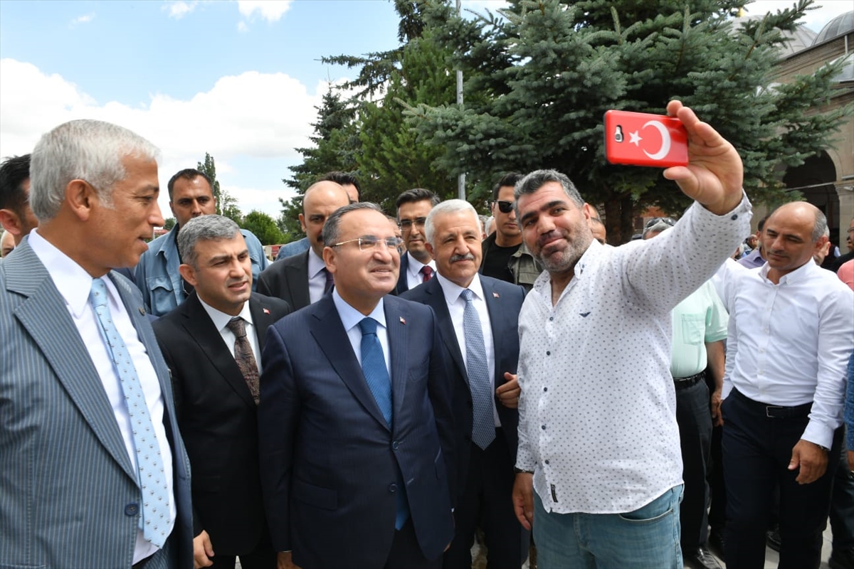 Adalet Bakanı Bozdağ, Kars'ta Vatandaşlarla Görüştü