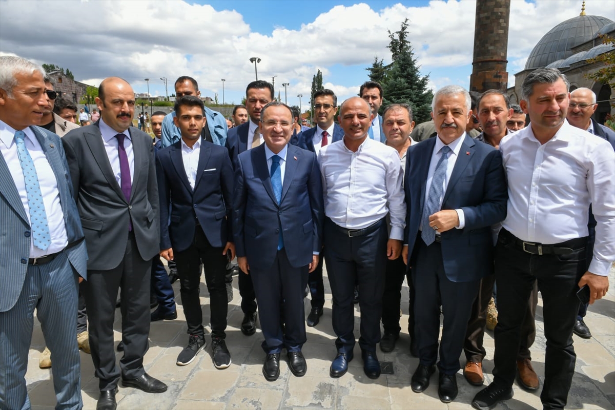 Adalet Bakanı Bozdağ, Kars'ta Vatandaşlarla Görüştü