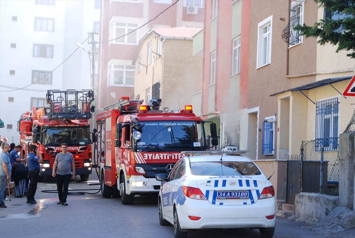 Kartal'da Binada Yükselen Alevler Söndürüldü