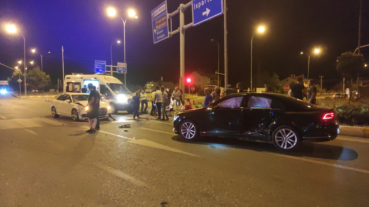 Konya'da İki Otomobil Çarpıştı! 4 Yaralı