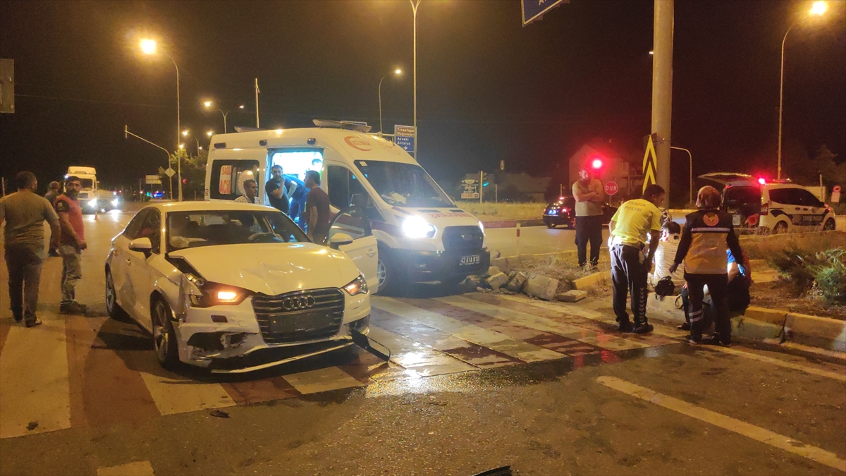 Konya'da İki Otomobil Çarpıştı! 4 Yaralı