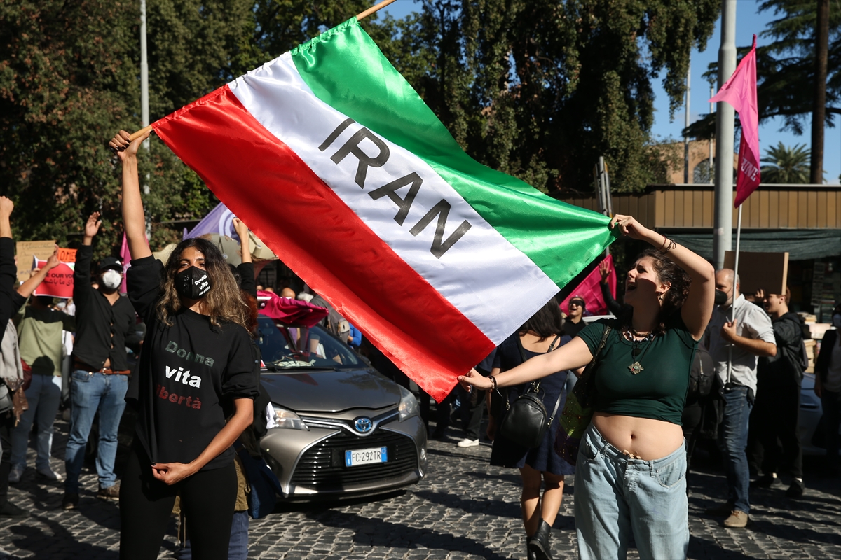 İtalya'da İranlı Mahsa Emini'nin Ölümü Protesto Edildi
