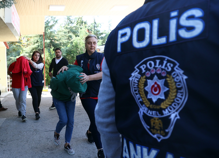 Sanatçılar, Müzisyen Onur Şener'in Öldürülmesini Protesto Etti