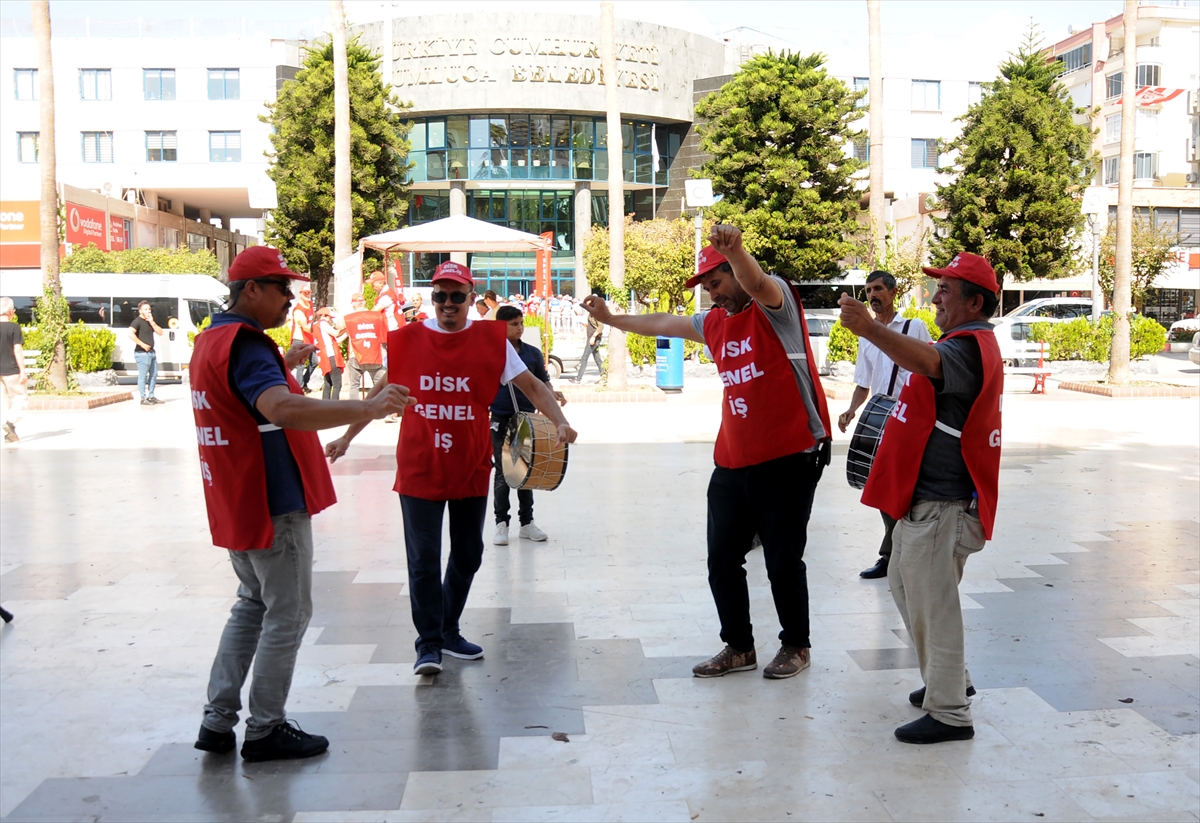 Kumluca Belediyesinde İşçiler Greve Başladı