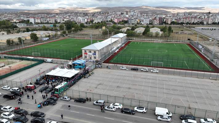 Sivas Belediyesinin Yaptırdığı Amatör Spor Evi Ve Kompleksi Açıldı