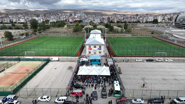 Sivas Belediyesinin Yaptırdığı Amatör Spor Evi Ve Kompleksi Açıldı