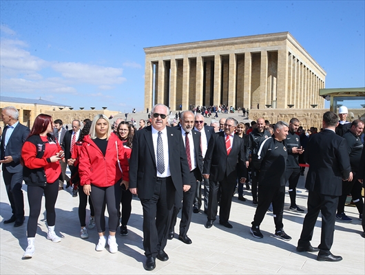 Gençlerbirliği'nden Anıtkabir'e Ziyaret