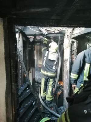 Denizli'de Apartmanın Çatı Katında Çıkan Yangın Söndürüldü