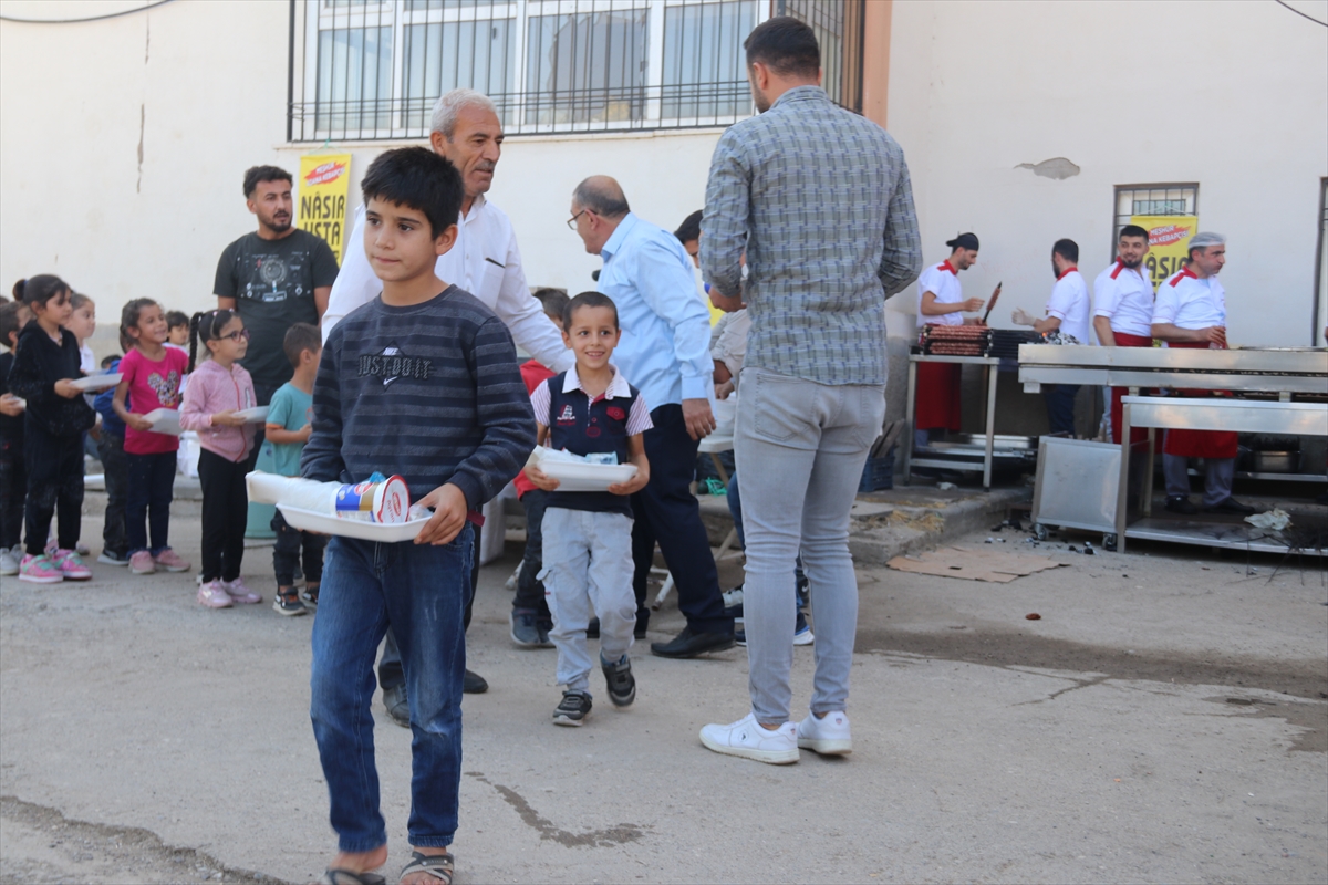 Diyarbakırlı Kebapçı, Mangalını Köy Çocukları İçin Yaktı 