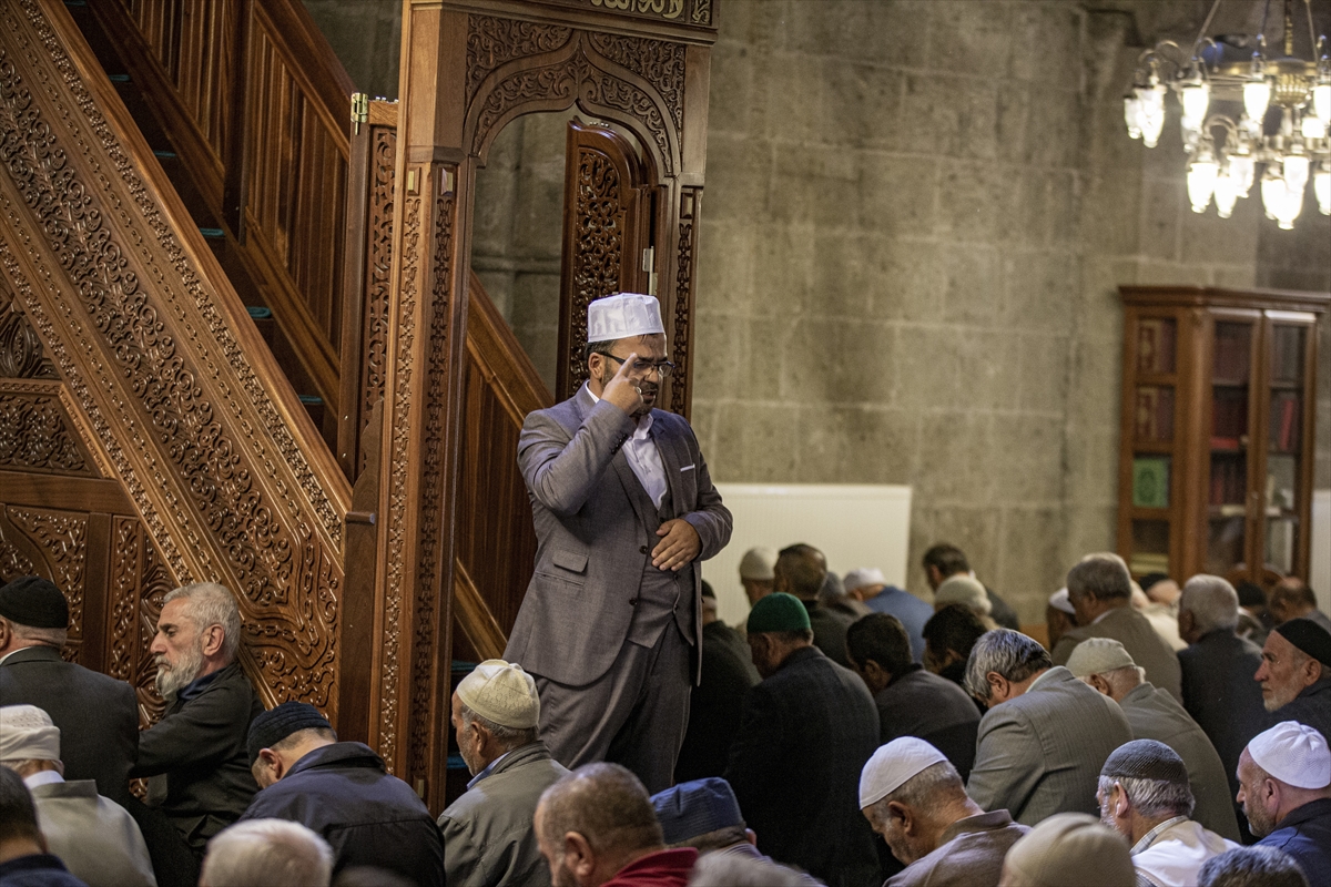 Erzurum'da İşitme Engellilere Cuma Hutbesi 