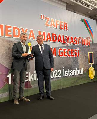 Karabağ Savaşı'nda görev yapan Türk gazetecilere madalya
