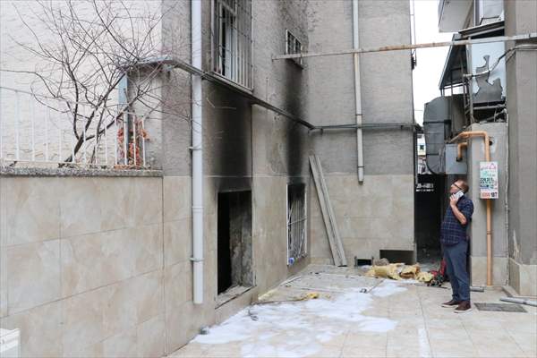 İzmir'de Aile Sağlığı Merkezinde Çıkan Yangın İtfaiye Ekiplerince Söndürüldü