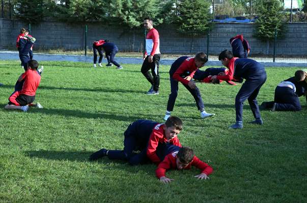 Efsane Hüseyin Akbaş'ın Memleketinde Yeni Güreşçiler Yetişiyor