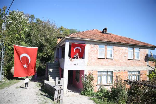 Maden Kazasında Kaybettiği Oğlunun Ayakkabılarını Elinden Bırakmıyor