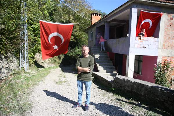 Maden Kazasında Kaybettiği Oğlunun Ayakkabılarını Elinden Bırakmıyor