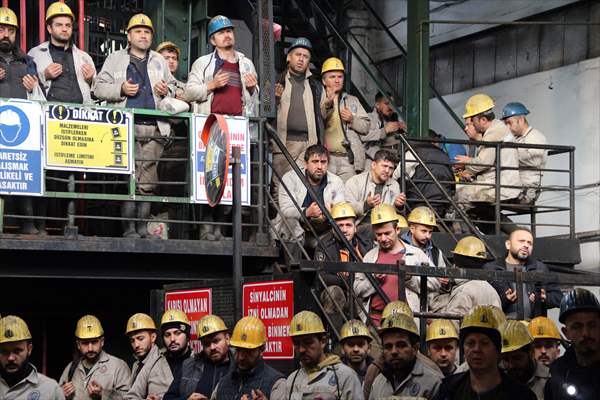Zonguldak'ta Madenciler Patlamada Hayatını Kaybeden İşçiler İçin Dua Etti