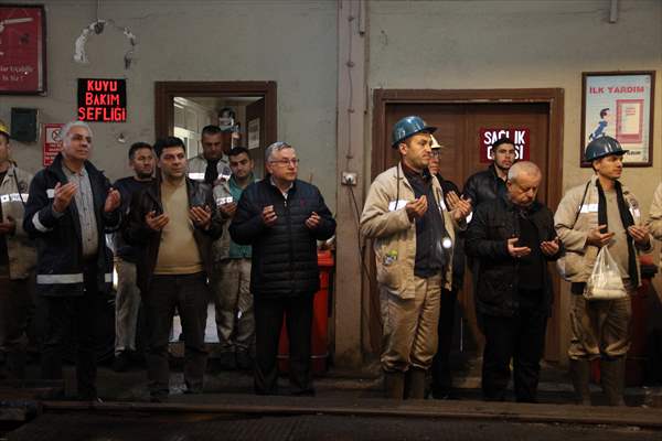 Zonguldak'ta Madenciler Patlamada Hayatını Kaybeden İşçiler İçin Dua Etti