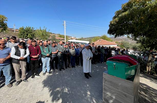 Manisa'da Kaçırılmaya Çalışılırken Vurulan Genç Kızın Cenazesi Toprağa Verildi