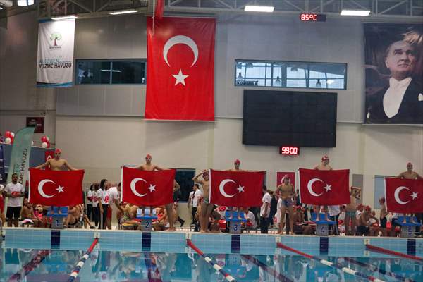 Gaziantep'teki Yüzücüler, Cumhuriyetin 99. Yılında 99 Dakika Kulaç Attı