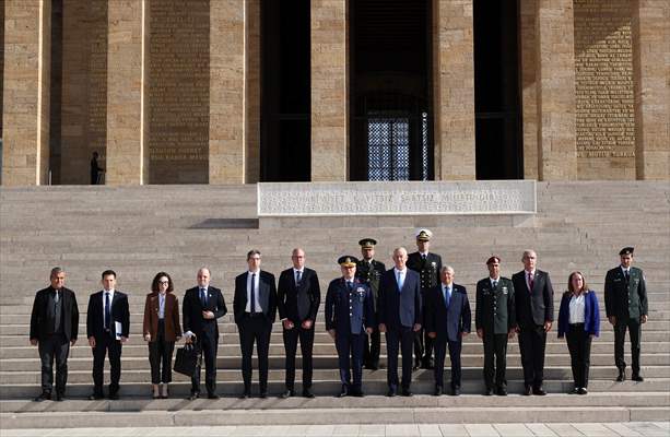 İsrail Savunma Bakanı Gantz, Anıtkabir'i Ziyaret Etti