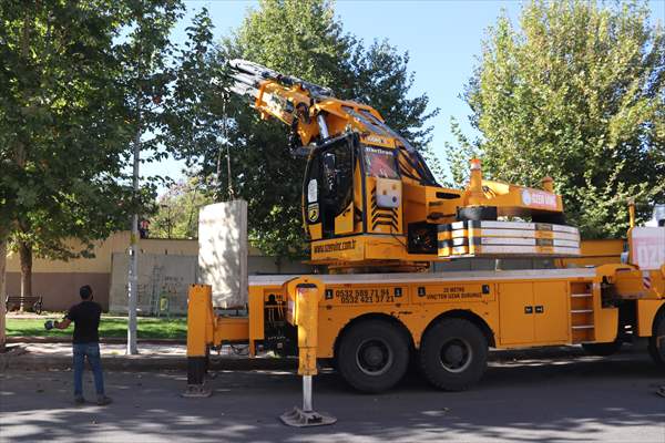  Müzeye Dönüştürülecek Diyarbakır Cezaevinin Etrafındaki Beton Bloklar Kaldırılıyor