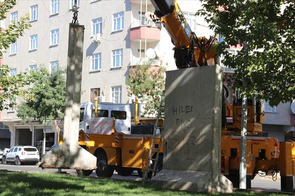  Müzeye Dönüştürülecek Diyarbakır Cezaevinin Etrafındaki Beton Bloklar Kaldırılıyor
