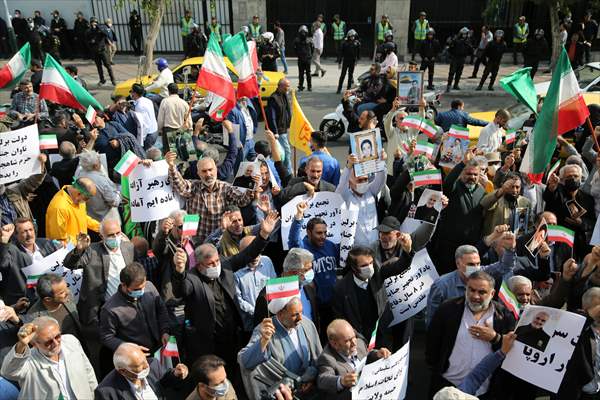 Tahran’da Almanya'ya Tepki Gösterisi
