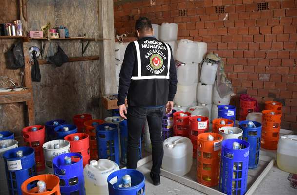 Bursa'da Kaçak Üretim Yapılan Evde Parfüm Ve Makyaj Malzemeleri Ele Geçirildi
