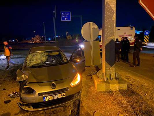 İzmir'de Otomobille Çarpışan Motosikletin Sürücüsü Hayatını Kaybetti