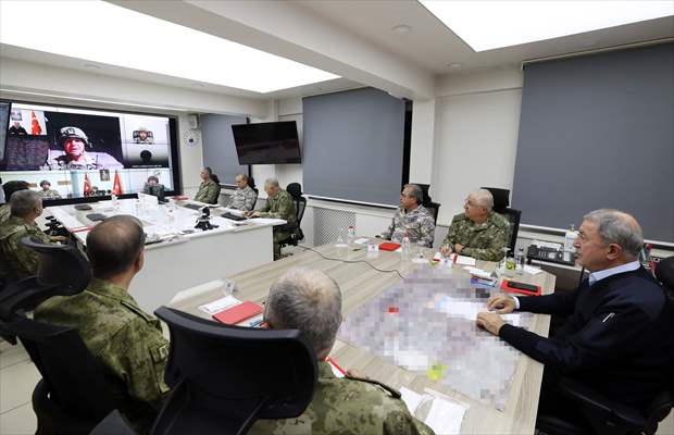 Milli Savunma Bakanı Akar, Pençe Kilit Operasyonu'na Katılan Birliklerin Komutanlarıyla Görüştü: