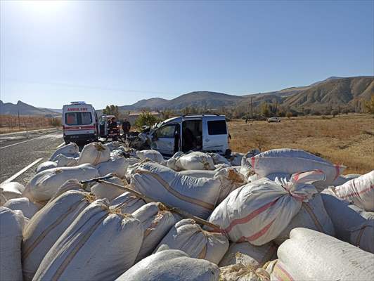 Sivas'ta Trafik Kazasında 1 Uzman Çavuş Öldü, 5 Kişi Yaralandı