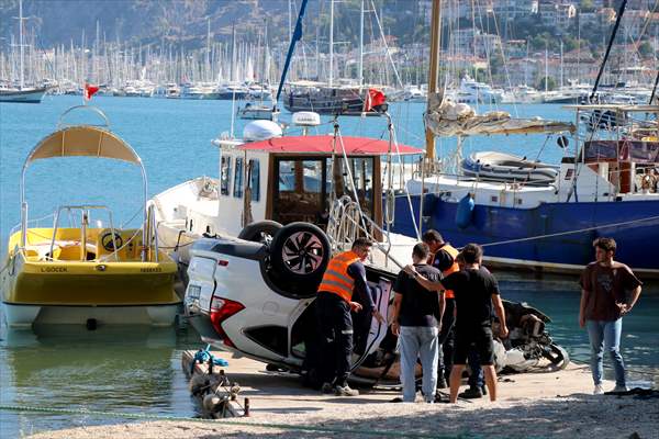 Muğla'da Otomobilin Denizdeki Yüzer İskeleye Düştüğü Kazada 6 Kişi Yaralandı