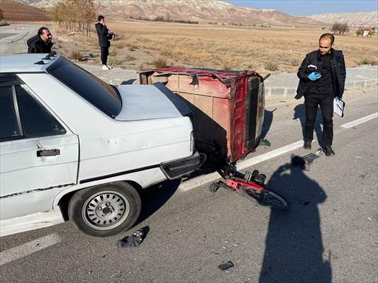 Çankırı'da Otomobil İle Triportörün Çarpışması Sonucu 3 Kişi Yaralandı