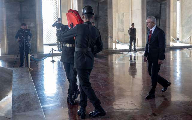  KKTC'nin Ankara Büyükelçisi Korukoğlu, Anıtkabir'i Ziyaret Etti 