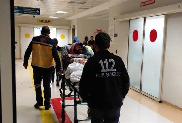Siirt'te Tarım Aracının Devrilmesi Sonucu 6 Kişi Yaralandı