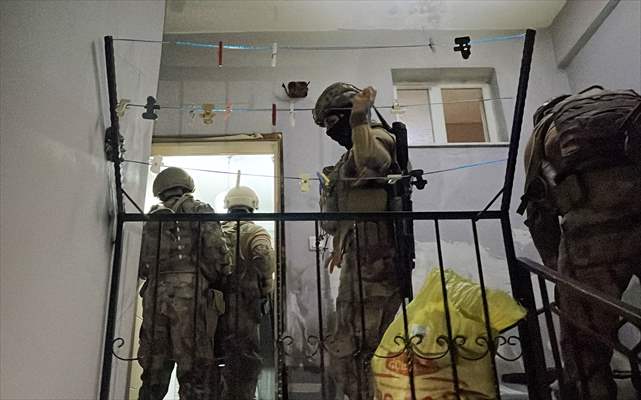Mersin'de Sahte Parayla Dolandırıcılık Yaptıkları Öne Sürülen 16 Zanlıya Operasyon